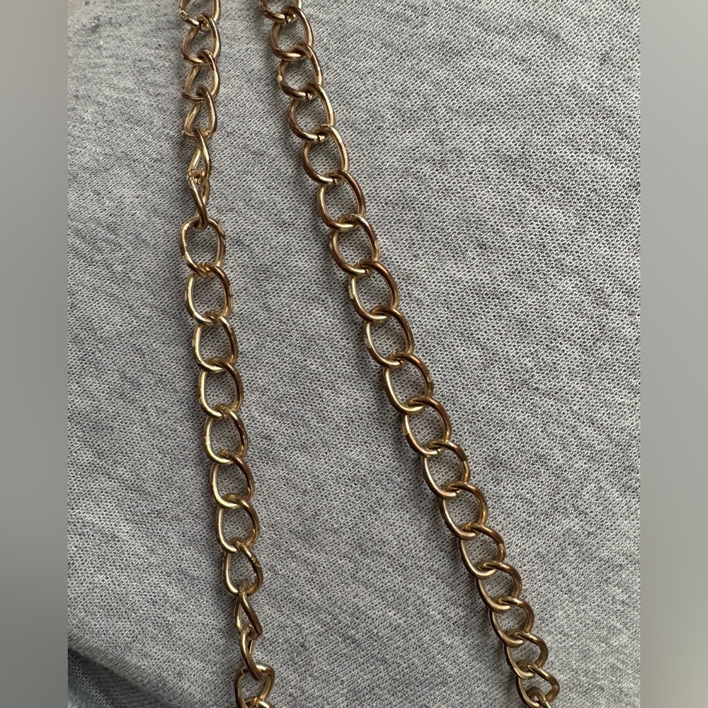 Crème Clutch with Gold chain - Picture 6 of 7